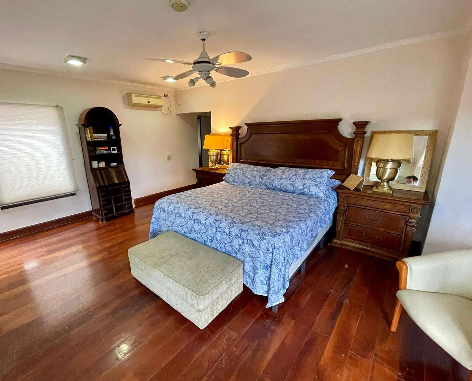 Dormitorio principal amplio