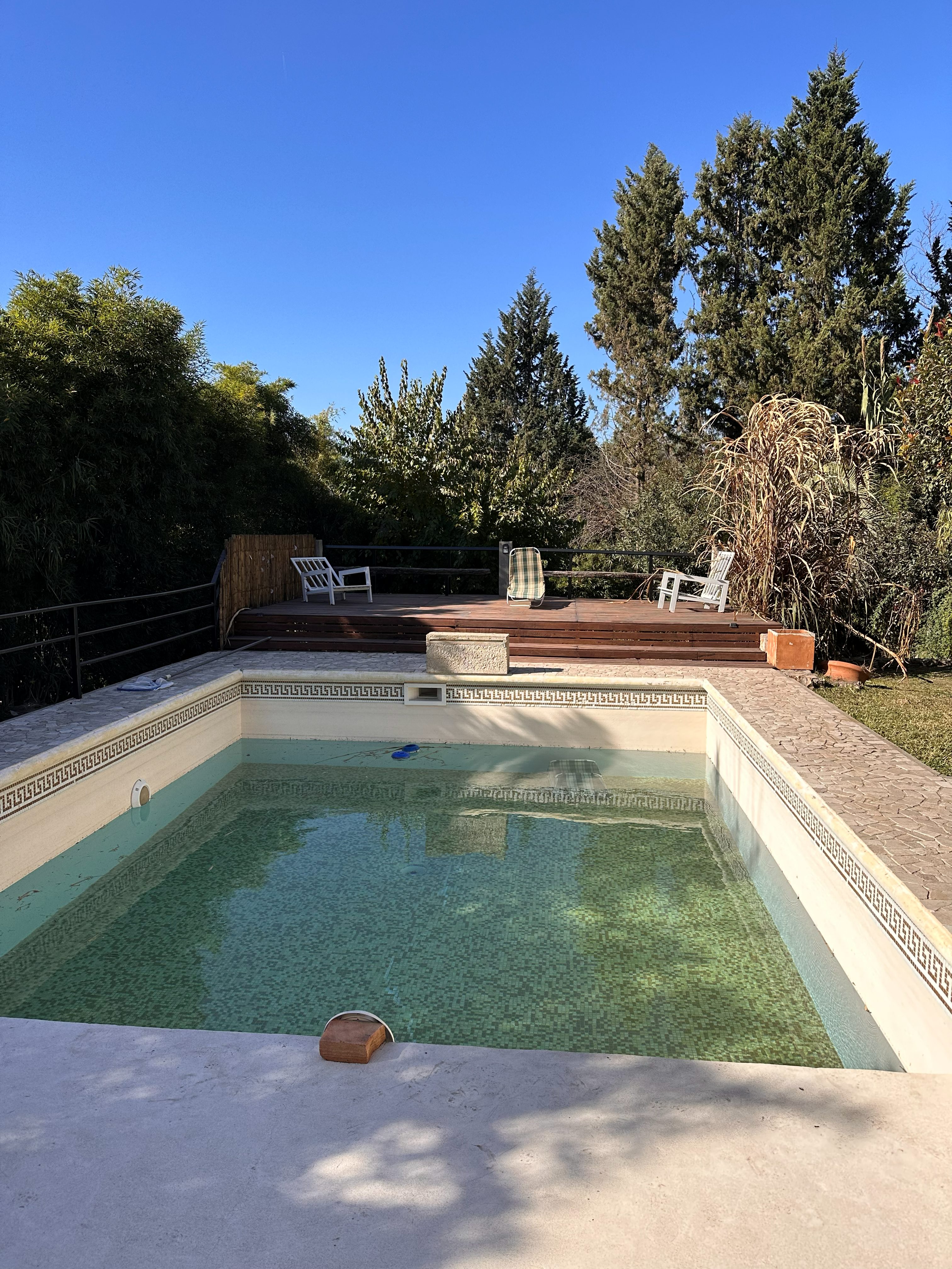 Vista completa de la piscina